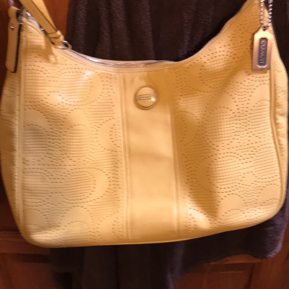Coach purse medium size excellent condition
